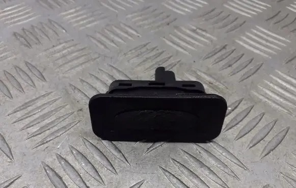 Renault Twingo II Tailgate/boot open switch button 8200076256
