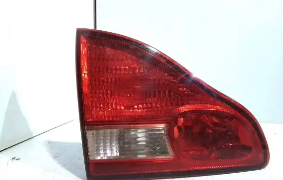 Toyota Avensis Verso Tailgate rear/tail lights E130000