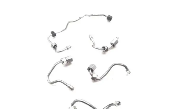 BMW 1 E81 E87 Fuel injector supply line/pipe 
