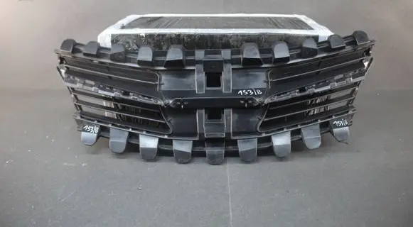 Toyota Yaris Front bumper upper radiator grill 531110F060