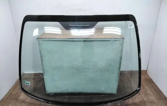 Chevrolet Caravan Front windscreen/windshield window 