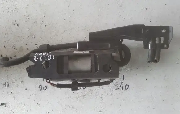 Audi A3 S3 8P Fuel injection high pressure pump 1K0127023J