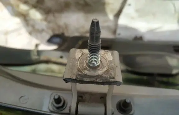 Peugeot 206 Tailgate/trunk/boot hinge