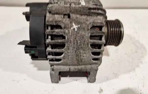 Renault Megane III Generator/alternator 231000027R