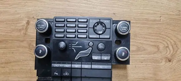 Volvo V70 Climate control unit 30782281