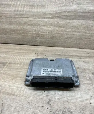 Opel Astra G Engine control unit/module 90589736 0281001670