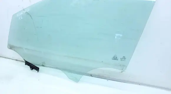 KIA Sportage Front door window glass four-door