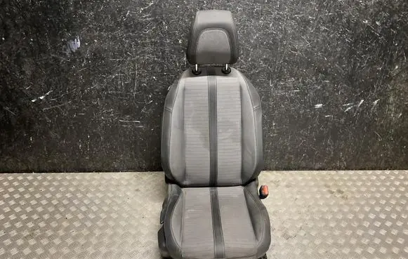 Peugeot 2008 II Front driver seat 