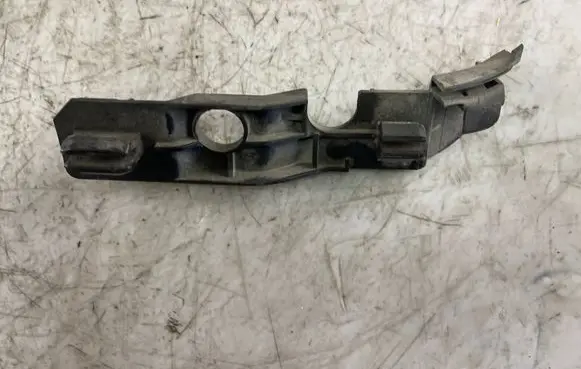 Hyundai Getz Front bumper mounting bracket