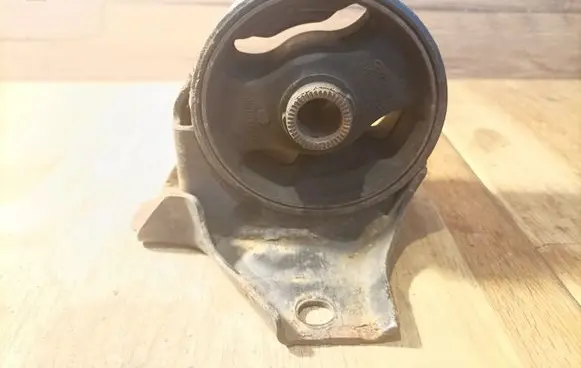 Hyundai Sonata Engine mount bracket