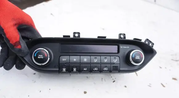 KIA Carens III Climate control unit