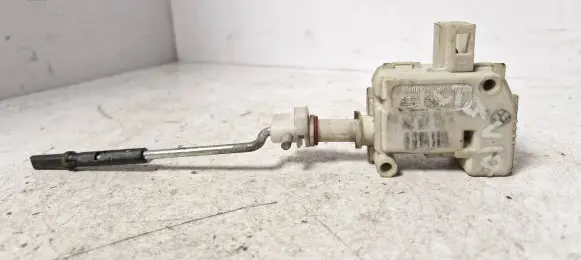 Skoda Octavia Mk1 (1U) Central locking motor 3B0959781B