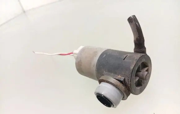 Toyota Avensis T270 Windscreen/windshield washer pump 30892