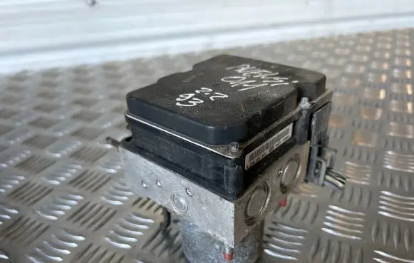 Toyota Avensis T270 ABS Pump 0265951567 10921U0983