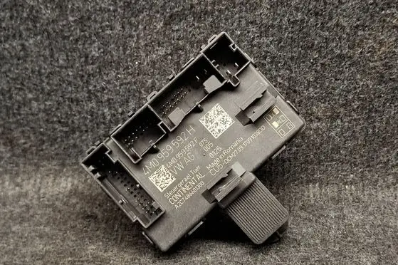 Audi Q7 4M Door control unit/module 4M0959592H 4M0959592F