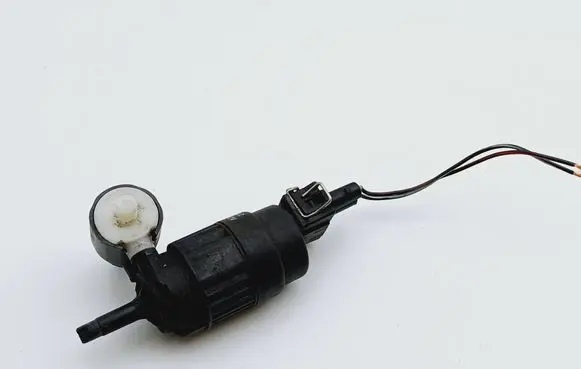 Opel Vectra B Windscreen/windshield washer pump 090586632