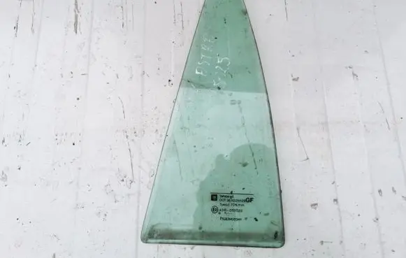 Opel Astra G Rear vent window glass 