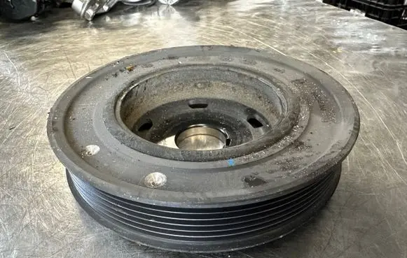 Peugeot 3008 II Crankshaft pulley 9821624380