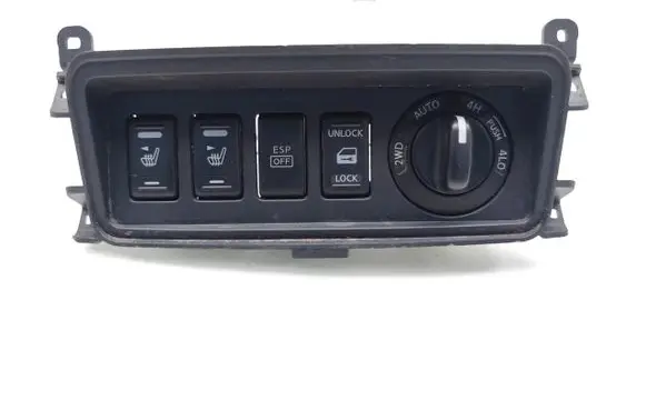 Nissan Pathfinder R51 A set of switches 
