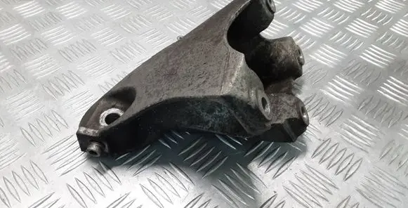 Engine mounting bracket