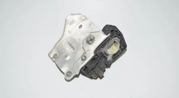 Radiator mount bracket