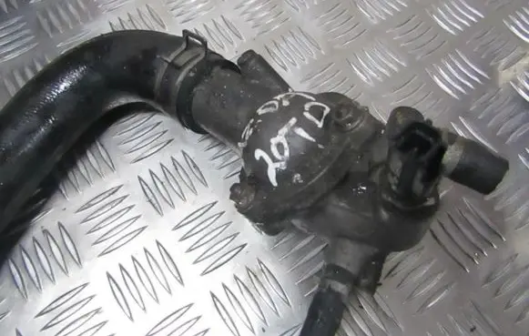 Mazda 323 Engine coolant pipe/hose