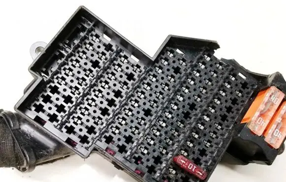 Volkswagen Touareg I Fuse box set