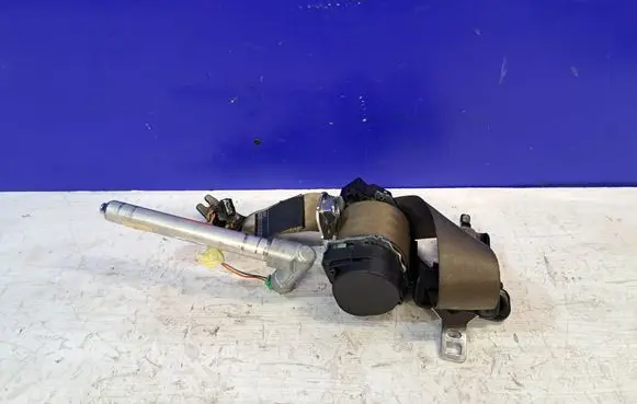 Volvo XC70 Rear seatbelt 39821974
