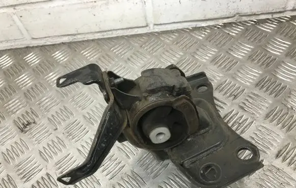 Toyota Auris E180 Engine mount bracket