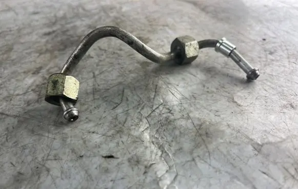 Fuel injector supply line/pipe