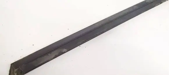 Skoda Roomster (5J) Front door glass trim molding 5J7837479