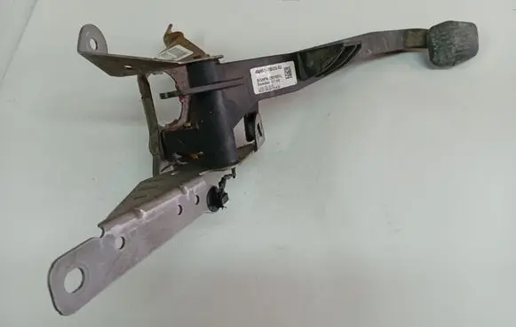 Ford Focus Clutch pedal 4M517B633XD