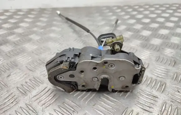 Opel Astra J Front door lock 13503778