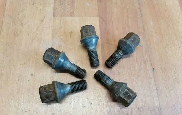 Nuts/bolts