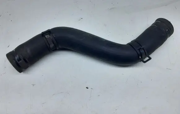 Coolant pipe/hose