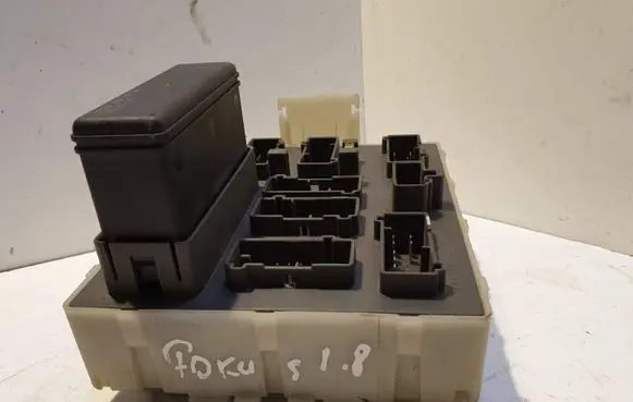 Ford Focus Fuse box set 518251806 98AG14A073CG