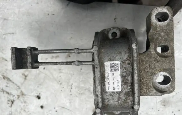 Volkswagen Golf VII Engine mount bracket 5Q0199262DB