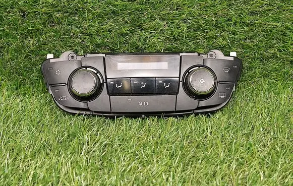 Opel Insignia A Climate control unit 13273095