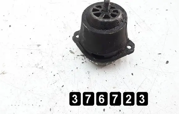 Volkswagen Touareg I Engine mount bracket 2500tdi 7l6199131c