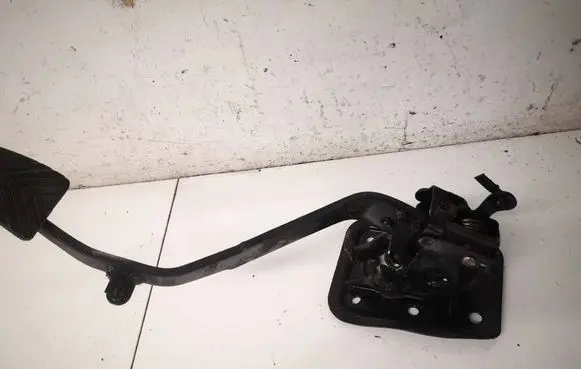 Mitsubishi Outlander Clutch pedal 