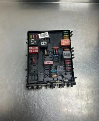 Audi A3 S3 8P Fuse module 1K0937124H 015345021