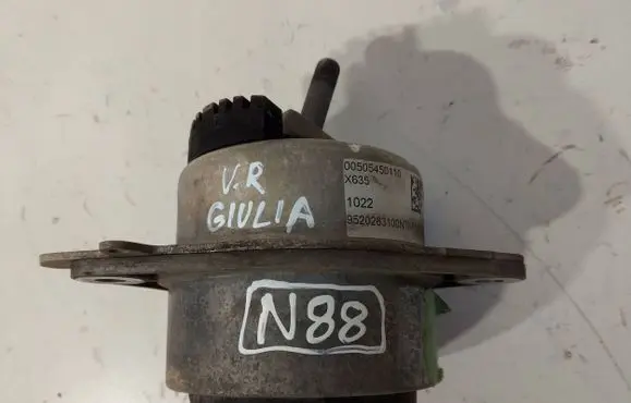 Alfa Romeo Giulia Engine mount bracket 00505450110