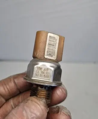 Volkswagen PASSAT B6 Fuel pressure sensor 55PP2601 0910385266 09103852664