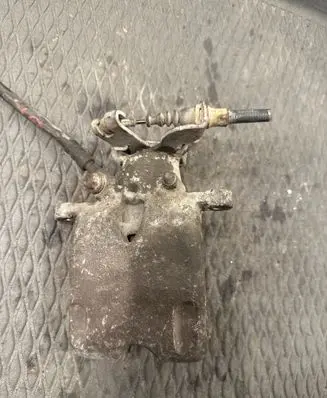 Opel Insignia A Rear brake caliper
