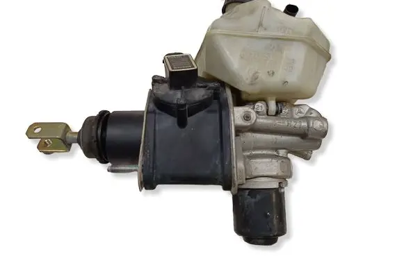 Mercedes-Benz E W211 Master brake cylinder A2114300302 204251302