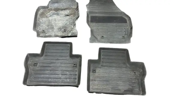 Volvo XC70 Car floor mat set 30660312 30660313 30734679
