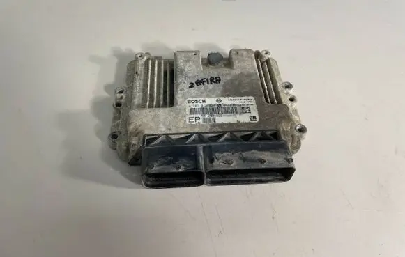 Opel Zafira B Engine control unit/module 55205622 0281014024