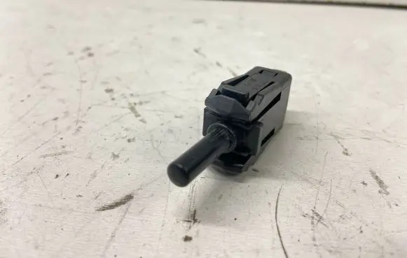 Mercedes-Benz E W124 Brake pedal sensor switch 0015458714
