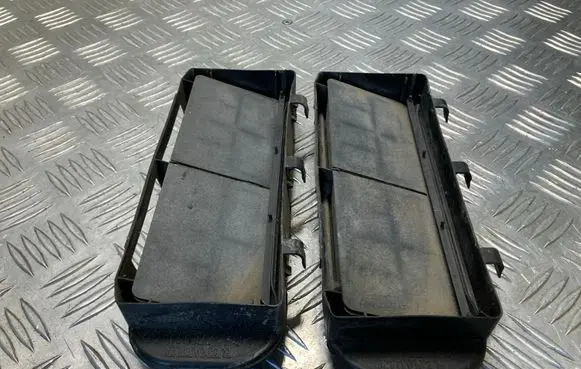 Nissan Cube Z12 Quarter panel pressure vent 7700836759