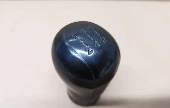 Toyota Avensis Verso Gear lever shifter trim leather/knob